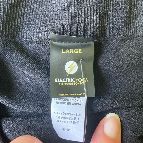 Black Electric Yoga size Large Capri Leggings - Picture 4 of 7